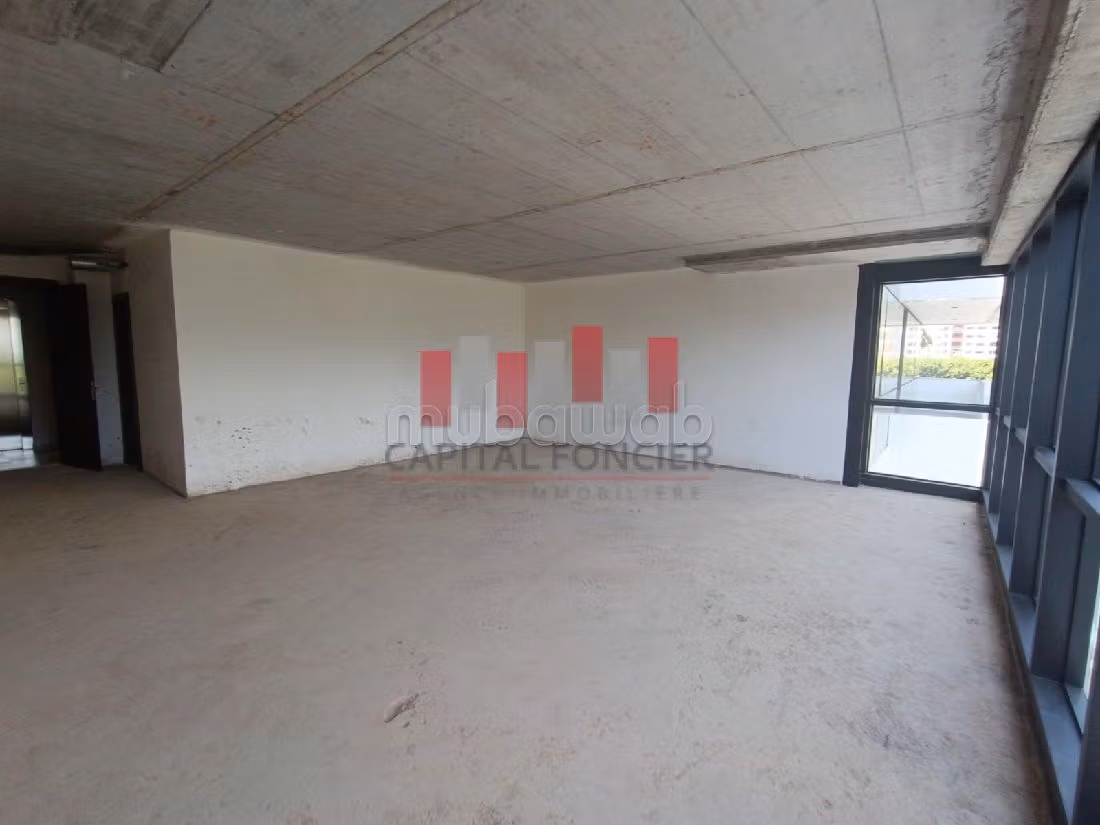 Oficinas en alquiler en Moulay Youssef. Estacionamiento privado