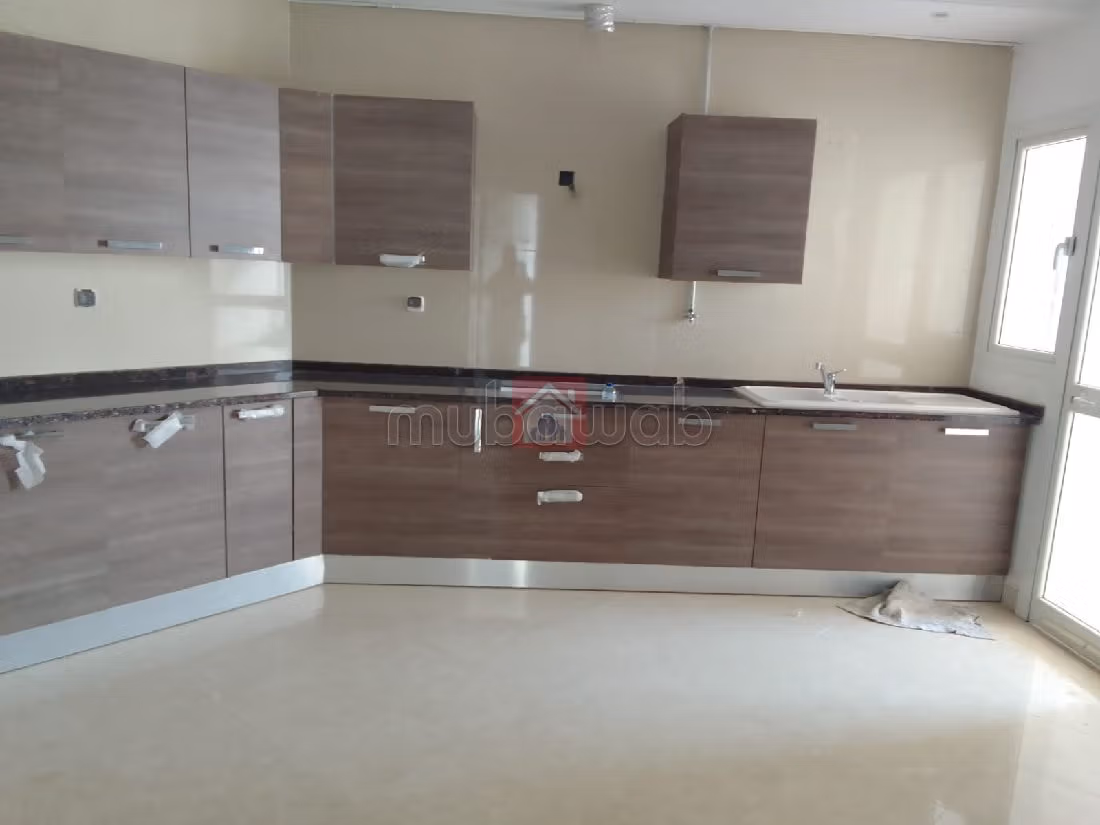 Appartamento da acquistare. Superficie 234 m². Terrazzo e garage. 