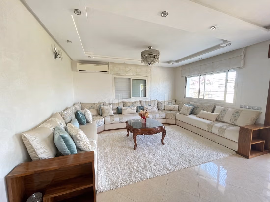 Villa de lujo en venta. 1 dormitorio. Terraza y jardin. 