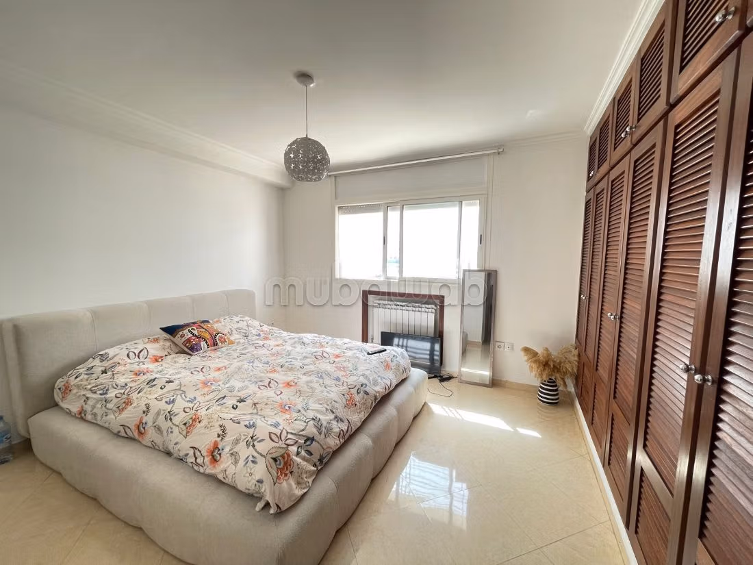 Villa de lujo en venta. 1 dormitorio. Terraza y jardin. 