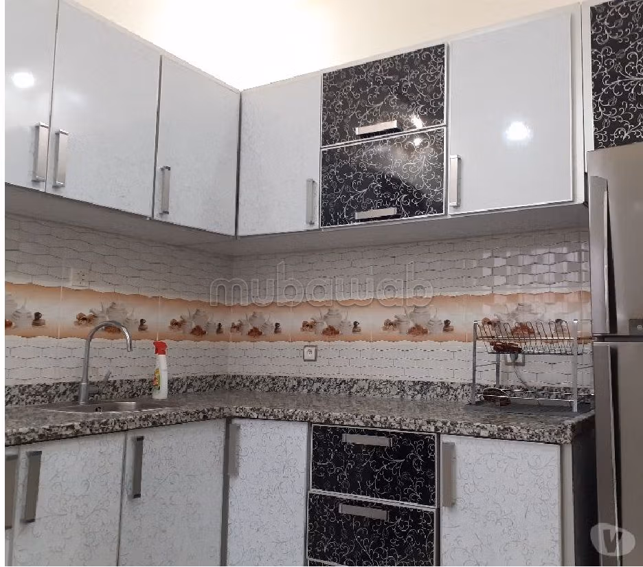 منزل رائع للشراء ب حي السلام. المساحة الإجمالية 250 م². باب متين ومدفئة مركزية