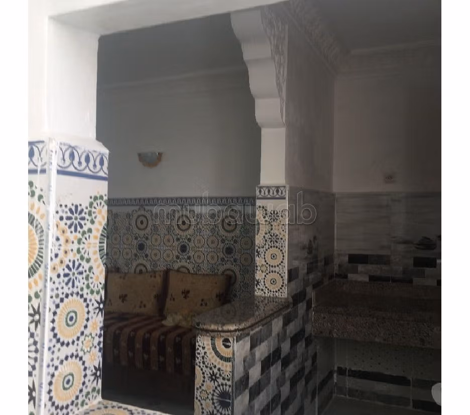 منزل رائع للشراء ب حي السلام. المساحة الإجمالية 250 م². باب متين ومدفئة مركزية