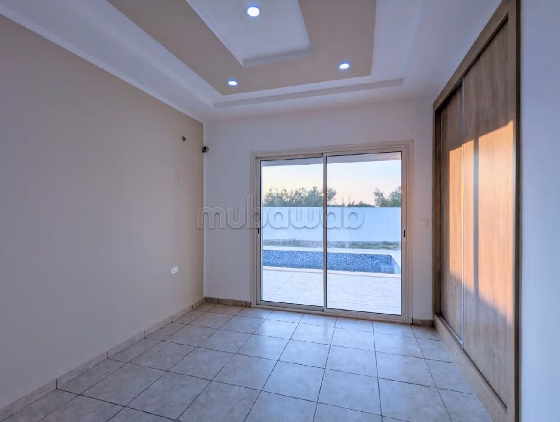 فيلا فخمة للبيع ب جربة. 3 غرف ممتازة. إقامة بالمسبح. 