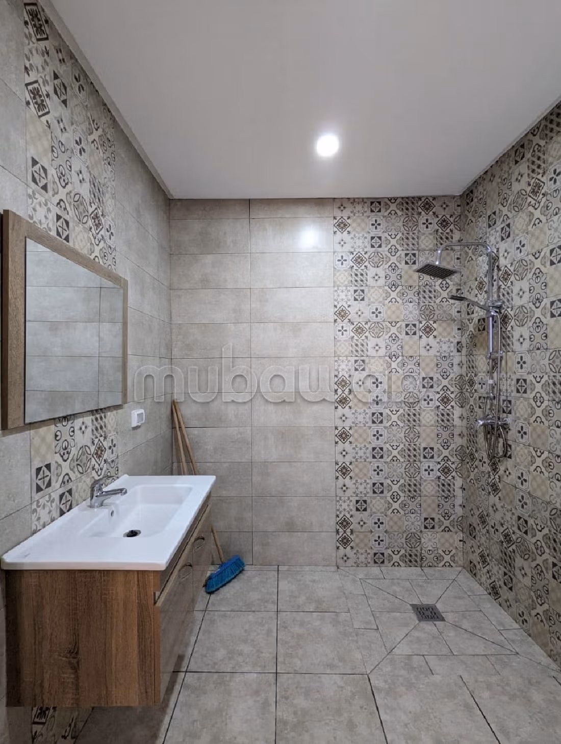 فيلا فخمة للبيع ب جربة. 3 غرف ممتازة. إقامة بالمسبح. 