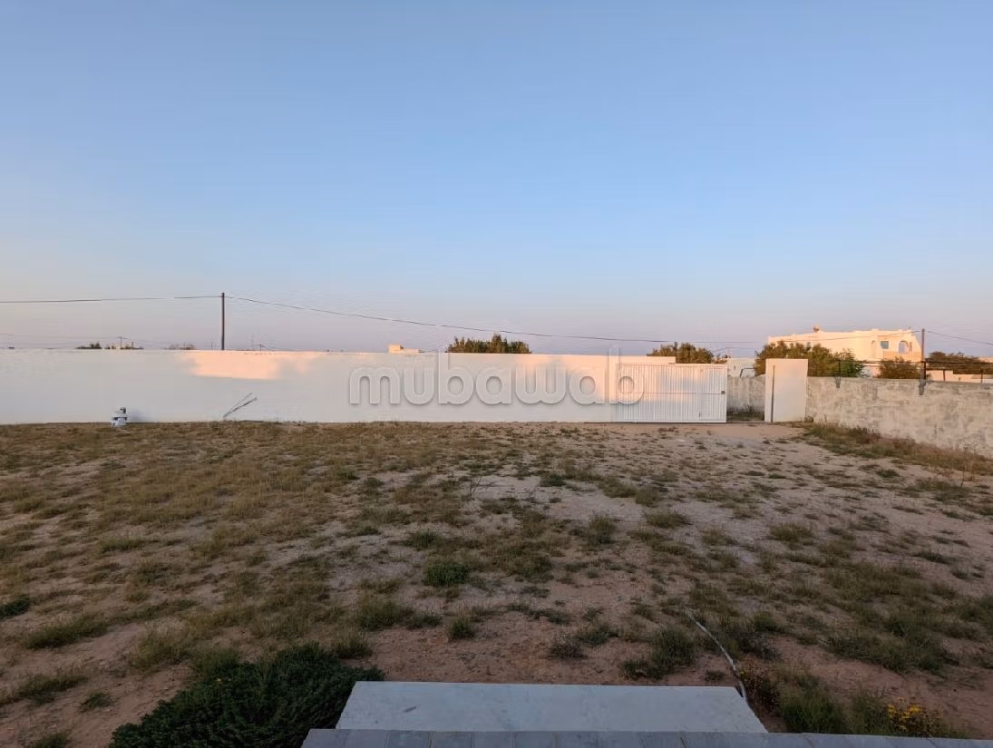 فيلا فخمة للبيع ب جربة. 3 غرف ممتازة. إقامة بالمسبح. 