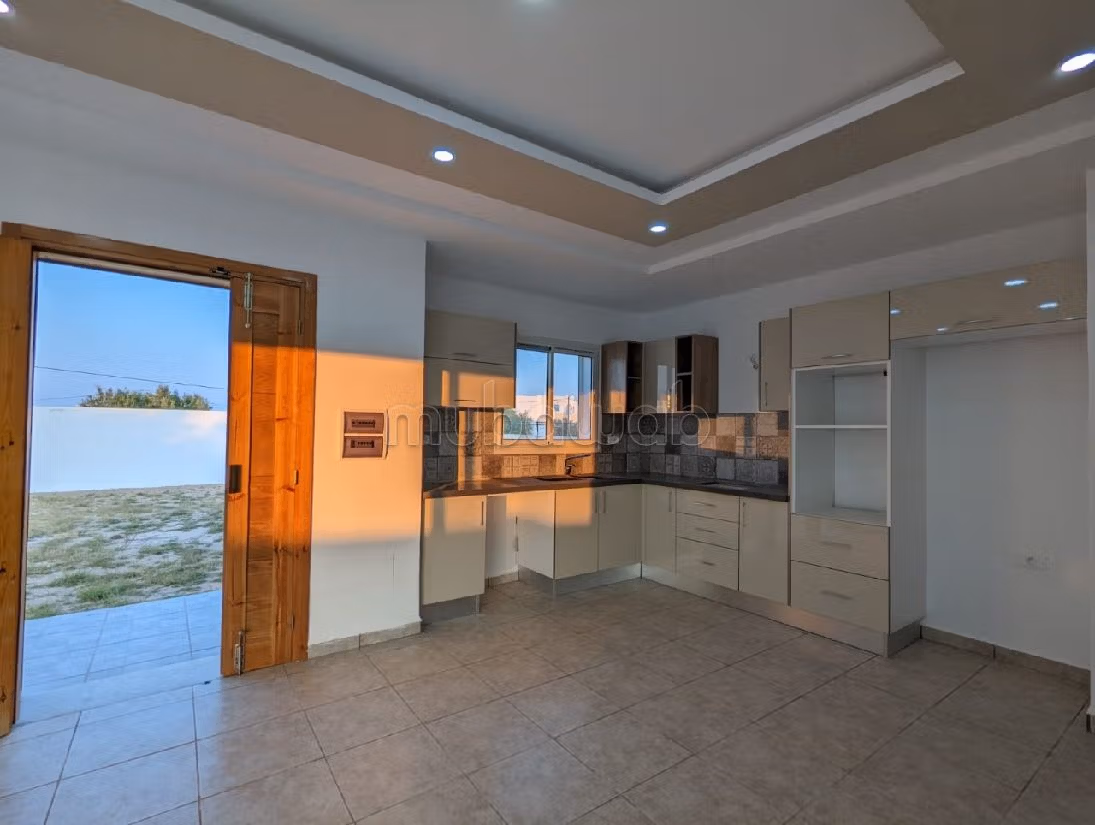 فيلا فخمة للبيع ب جربة. 3 غرف ممتازة. إقامة بالمسبح. 