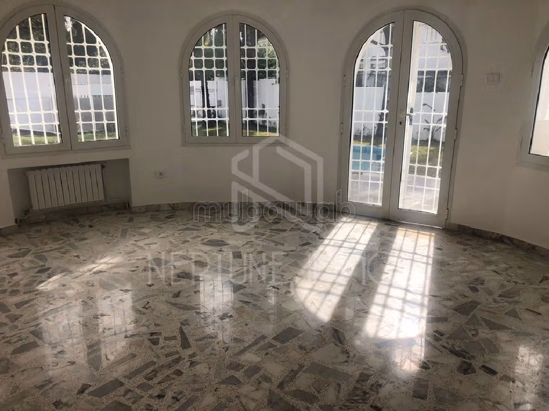 Maestosa villa in affitto a Gammarth Supérieur. 7 locali. Piscina e aria condizionata. 
