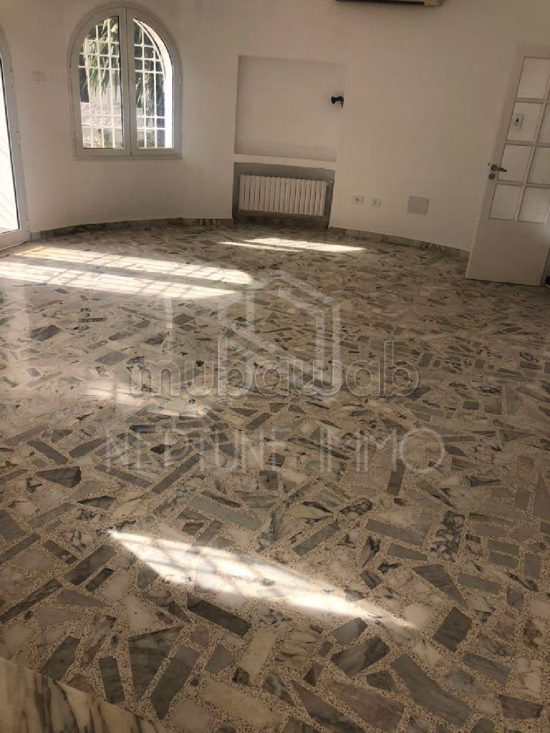 Maestosa villa in affitto a Gammarth Supérieur. 7 locali. Piscina e aria condizionata. 
