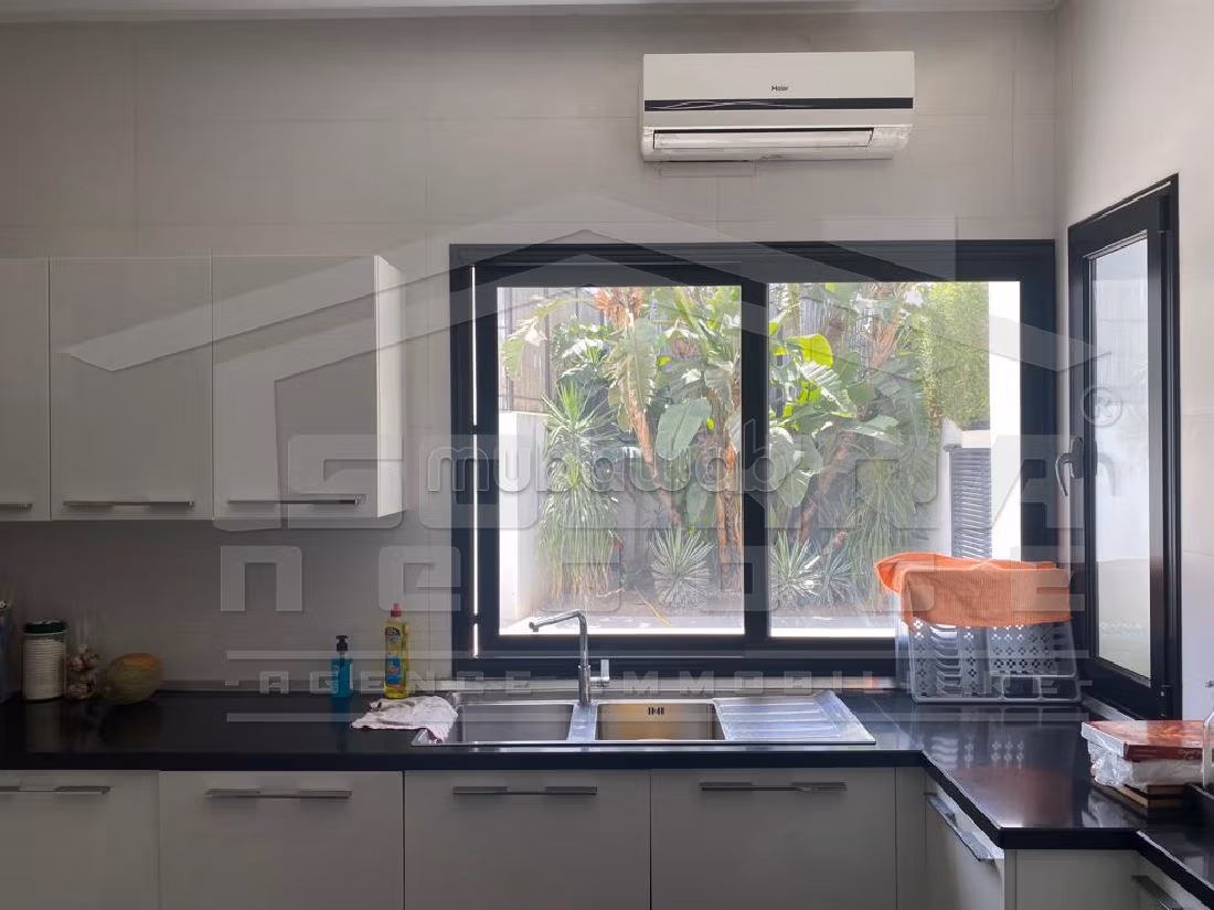 A louer une magnifique villa a la soukra