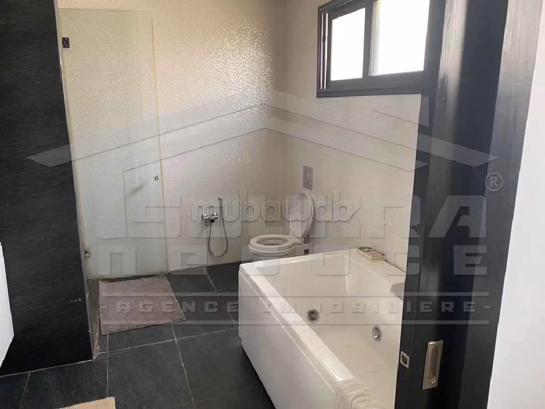 A louer une magnifique villa a la soukra