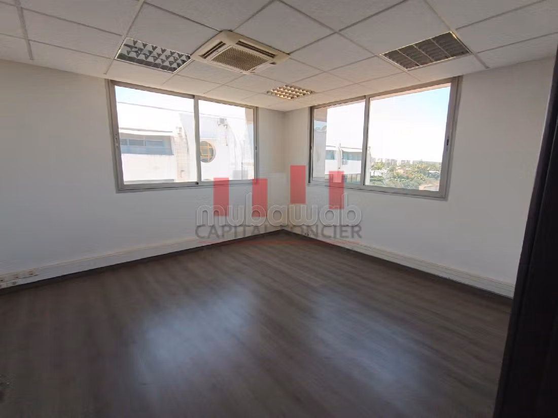 Offices for rent in Sidi Maarouf. Surface area 151 m². 