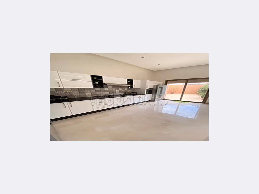 منزل رائع للكراء بطريق الدارالبيضاء. 4 غرف رائعة. مفروشة