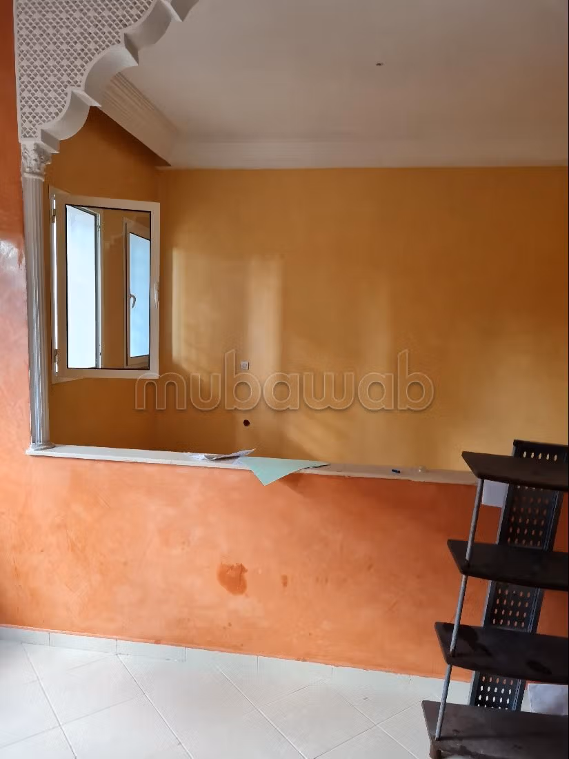 Superbe appartement à vendre à Hay Chmaou. 2 chambres. Salon traditionnel marocain, résidence sécurisée