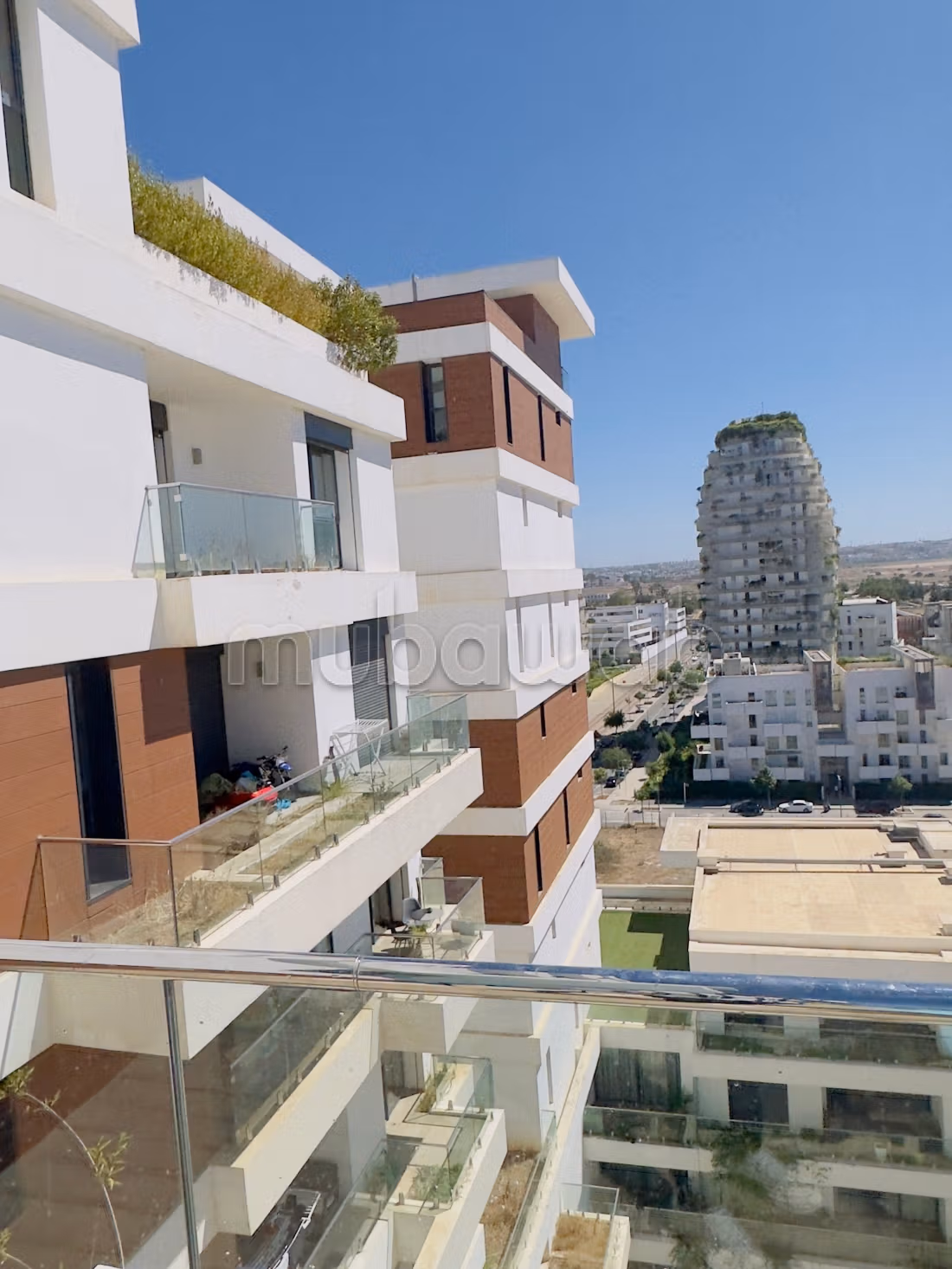 Bonito piso en venta en Casablanca Finance City. Pequeña superficie 130 m². Armarios. 