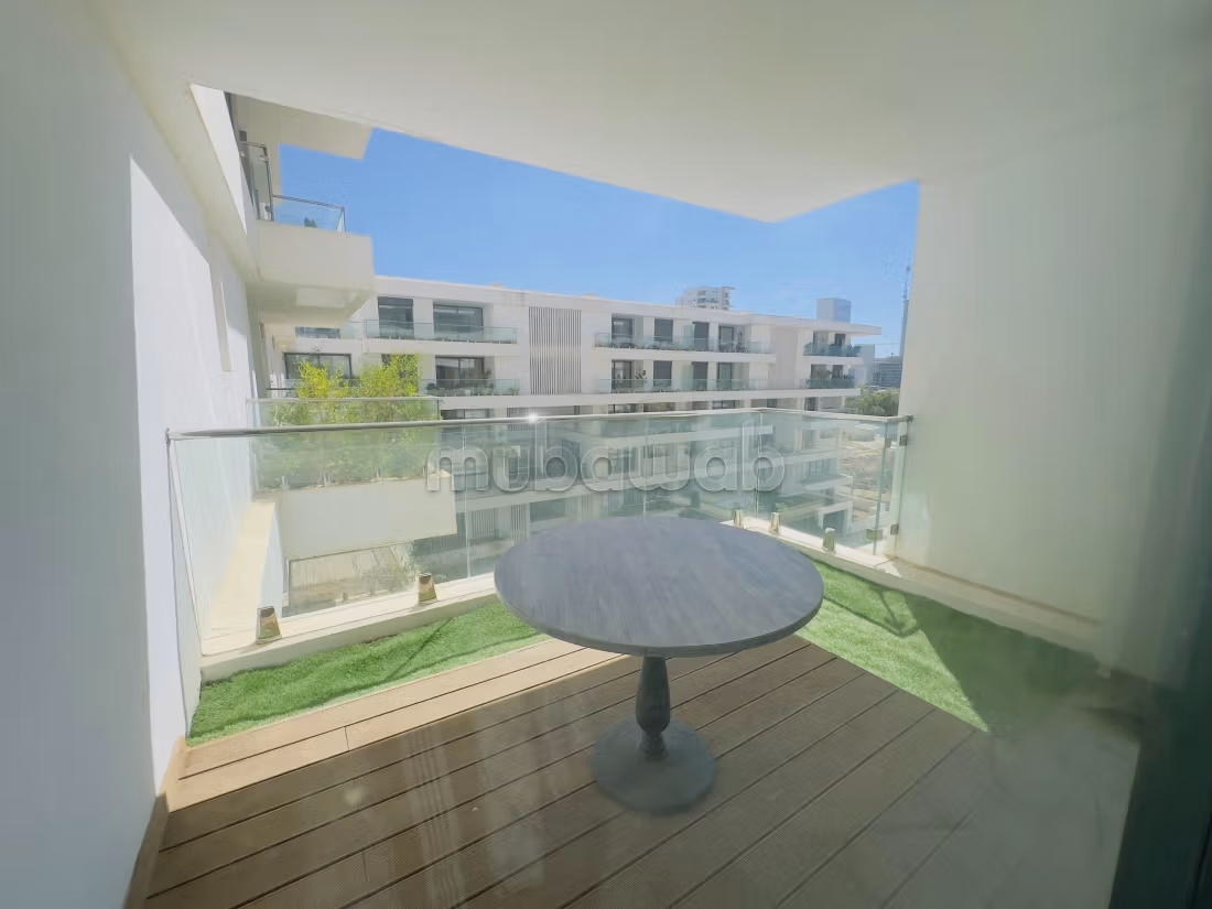 Bonito piso en venta en Casablanca Finance City. Pequeña superficie 130 m². Armarios. 