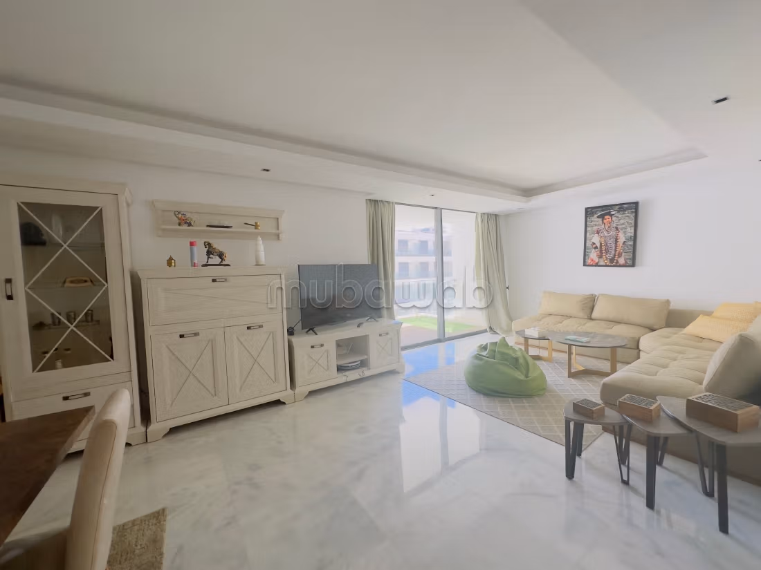 Bonito piso en venta en Casablanca Finance City. Pequeña superficie 130 m². Armarios. 