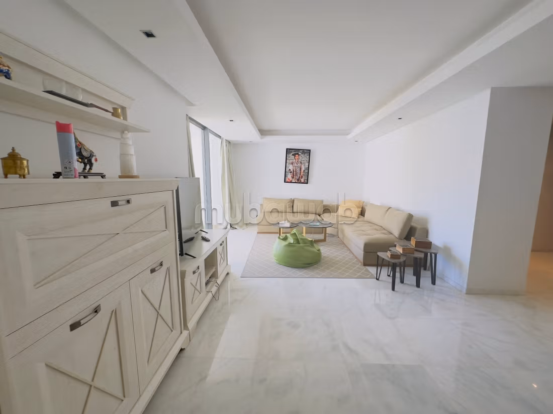 Bonito piso en venta en Casablanca Finance City. Pequeña superficie 130 m². Armarios. 