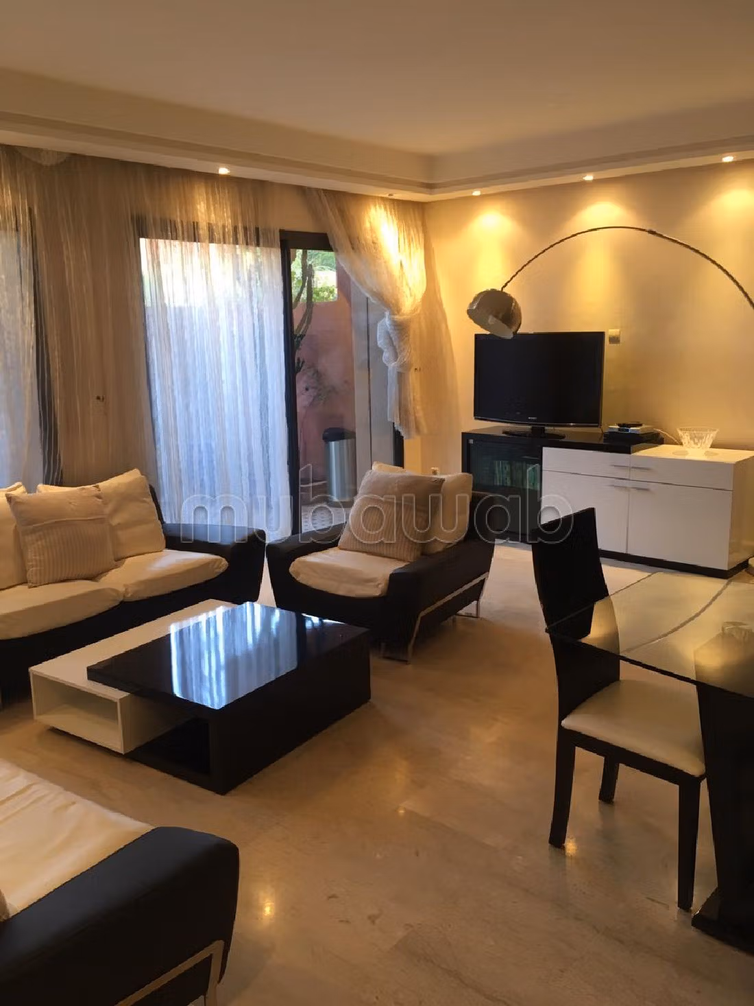 Appartement à l'achat à Hivernage. Superficie 103 m². Meublé