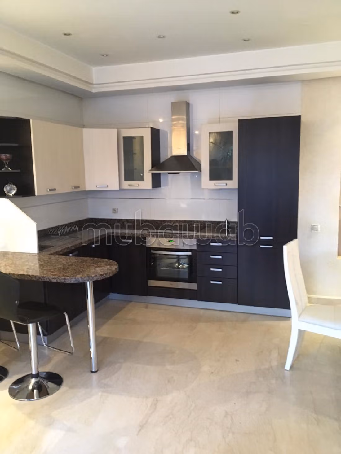 Appartement à l'achat à Hivernage. Superficie 103 m². Meublé