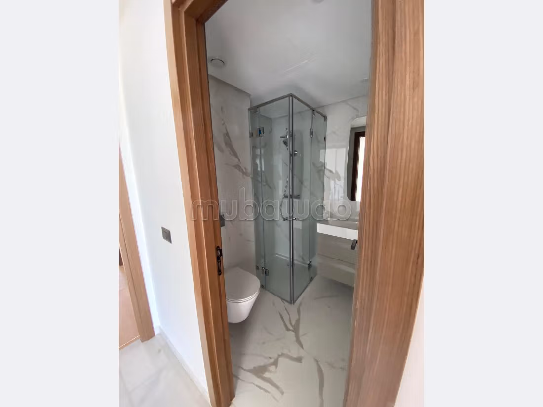 Encuentra un piso en alquiler. 4 habitaciones grandes. Con ascensor y zona verde. 