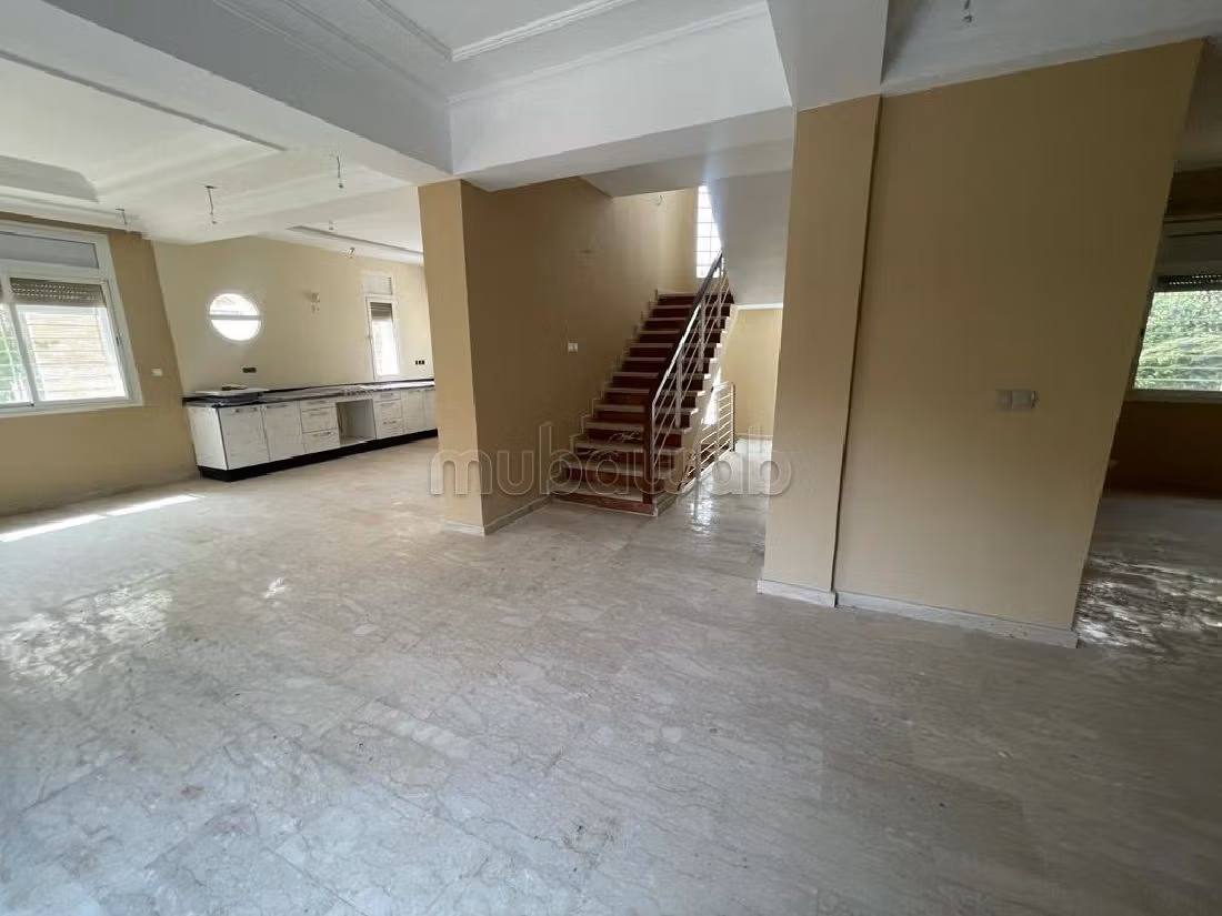 A saisir villa avec piscine à louer vide à Sonaba