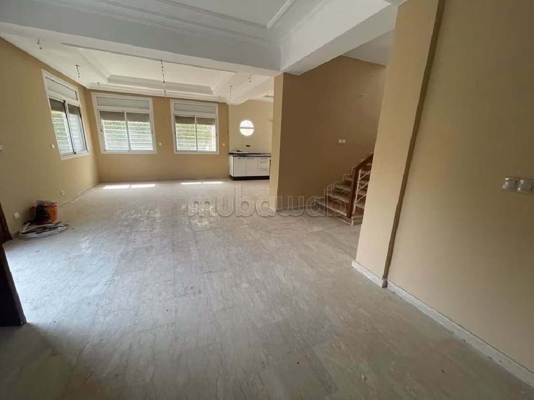 A saisir villa avec piscine à louer vide à Sonaba