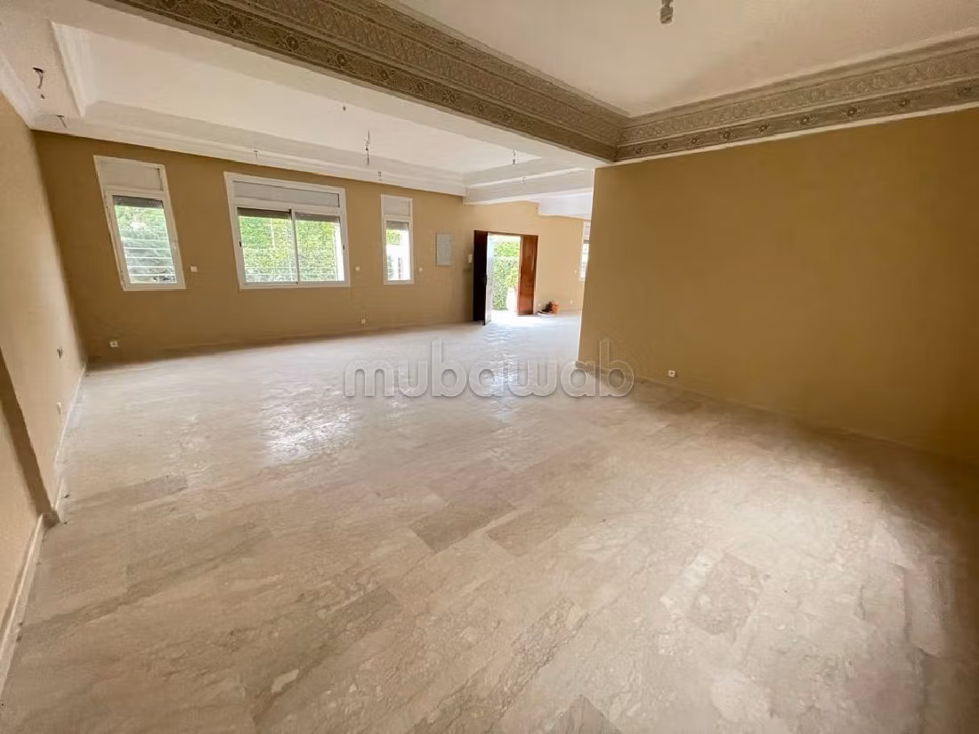 A saisir villa avec piscine à louer vide à Sonaba