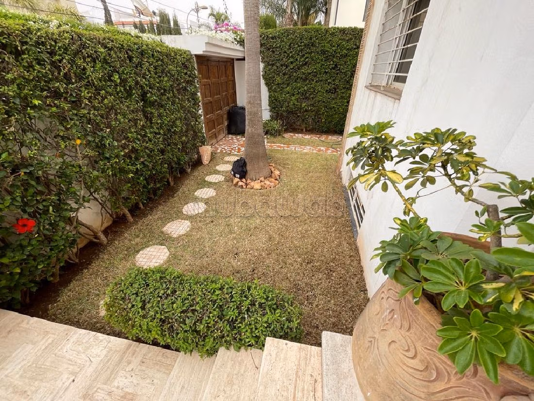 A saisir villa avec piscine à louer vide à Sonaba