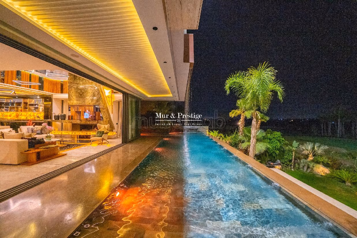 Magnífica villa en venta en Amelkis. 5 habitaciones grandes. Espacios verdes, Balcón