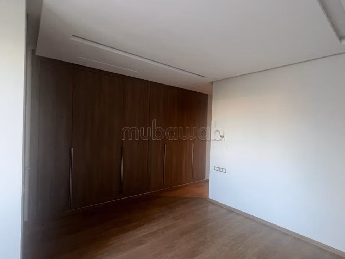 Splendido appartamento in affitto a Oasis. Superficie di 120 m². 