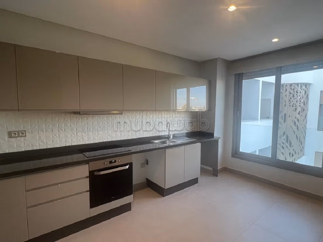 Splendido appartamento in affitto a Oasis. Superficie di 120 m². 