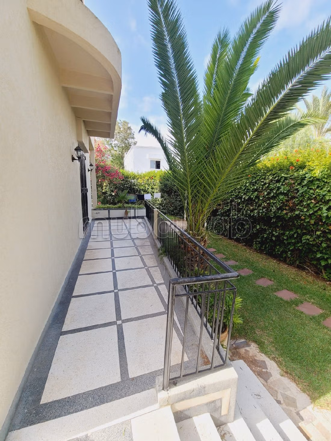 Maestosa villa in affitto a CIL (Hay Salam). Superficie 500 m². Porta blindata e servizio di videosorveglianza. 