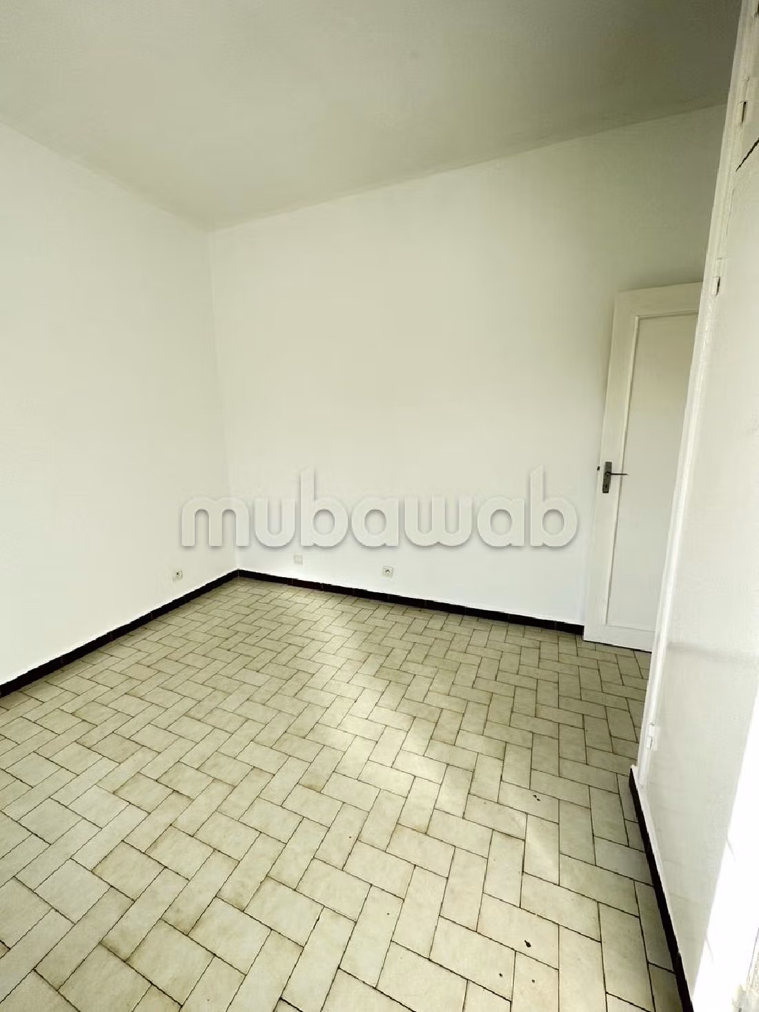 Maestosa villa in affitto a CIL (Hay Salam). Superficie 500 m². Porta blindata e servizio di videosorveglianza. 