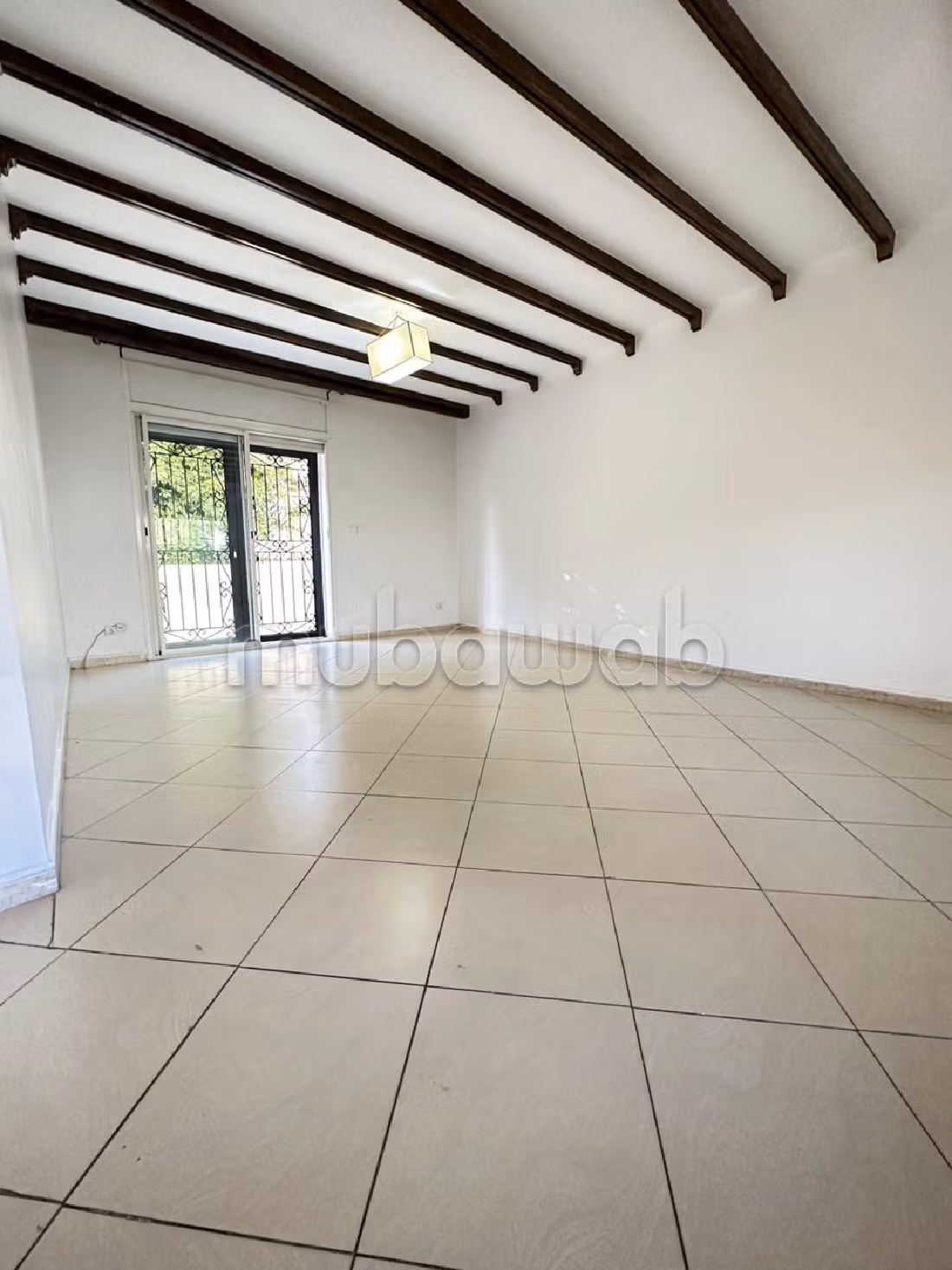 Maestosa villa in affitto a CIL (Hay Salam). Superficie 500 m². Porta blindata e servizio di videosorveglianza. 