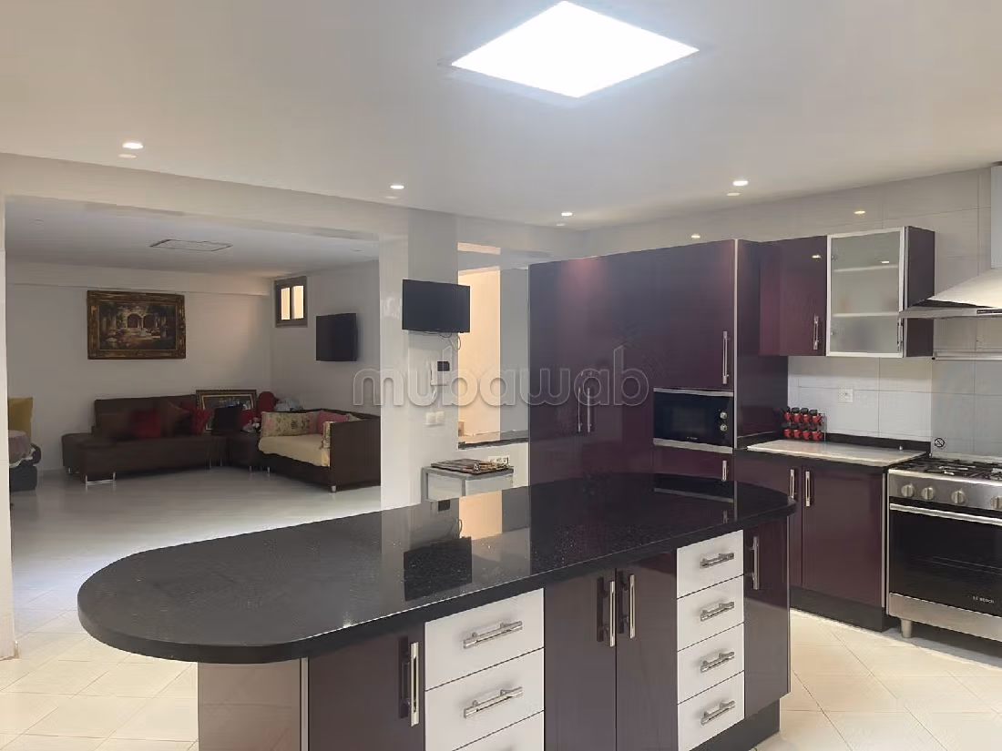 Villa's en luxe woningen te koop. 7 Ruimtes. Volledig gemeubileerd