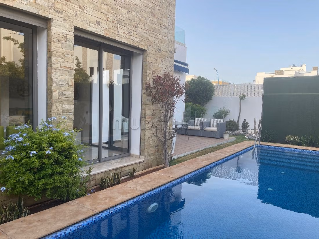Villa's en luxe woningen te koop. 7 Ruimtes. Volledig gemeubileerd
