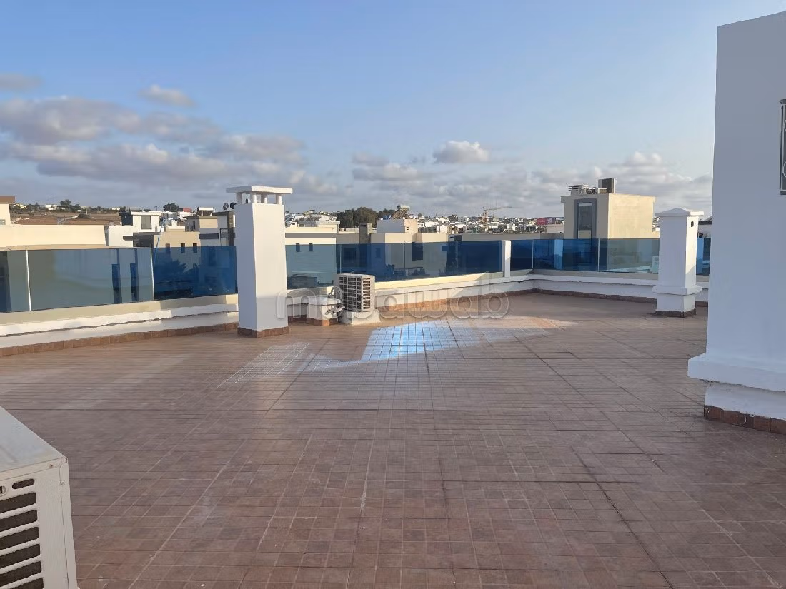 Villa's en luxe woningen te koop. 7 Ruimtes. Volledig gemeubileerd