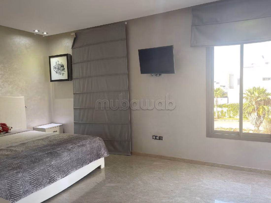 Villa's en luxe woningen te koop. 7 Ruimtes. Volledig gemeubileerd