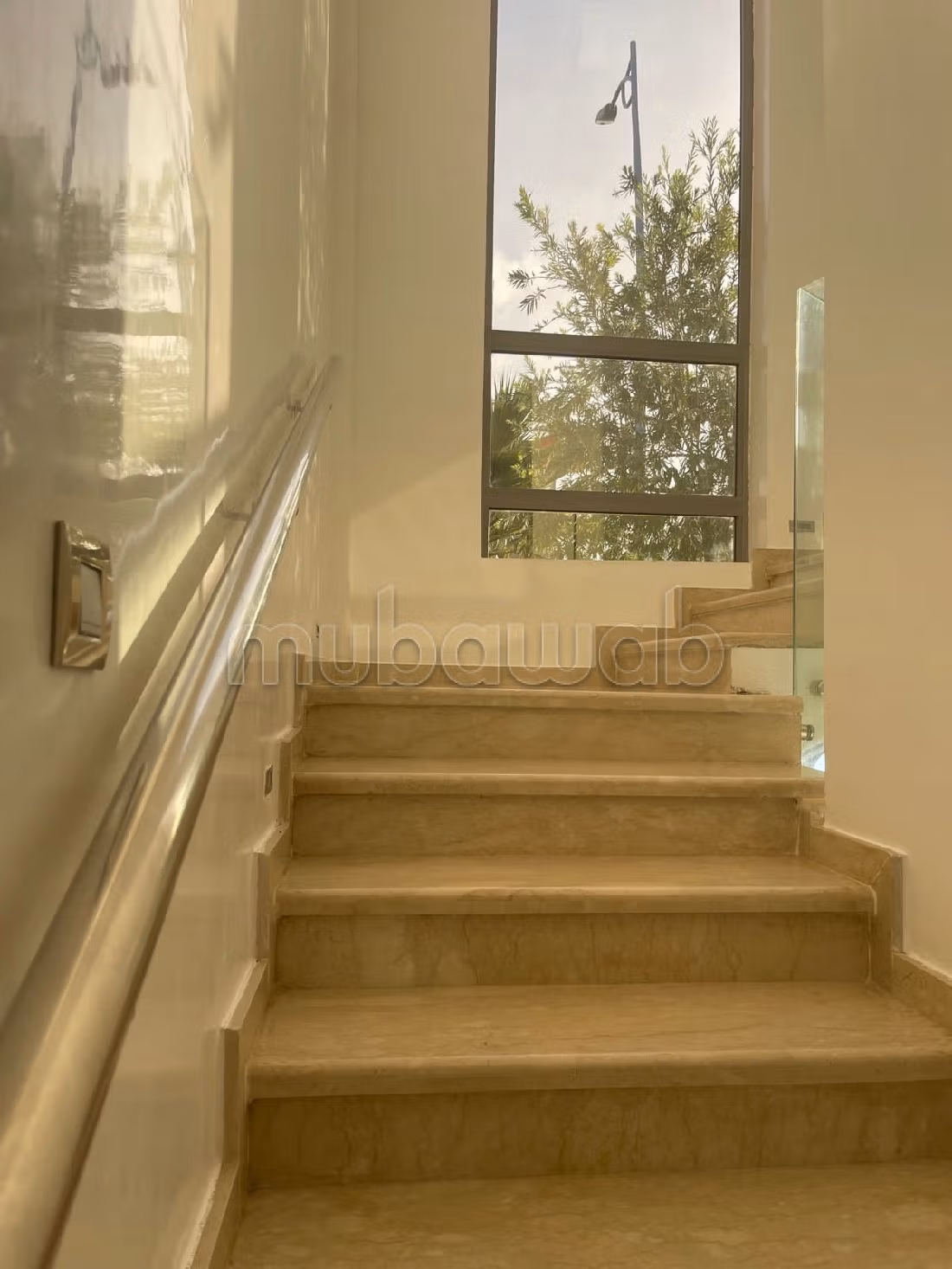 Villa's en luxe woningen te koop. 7 Ruimtes. Volledig gemeubileerd