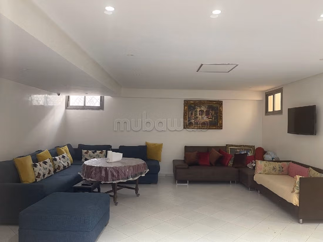 Villa's en luxe woningen te koop. 7 Ruimtes. Volledig gemeubileerd