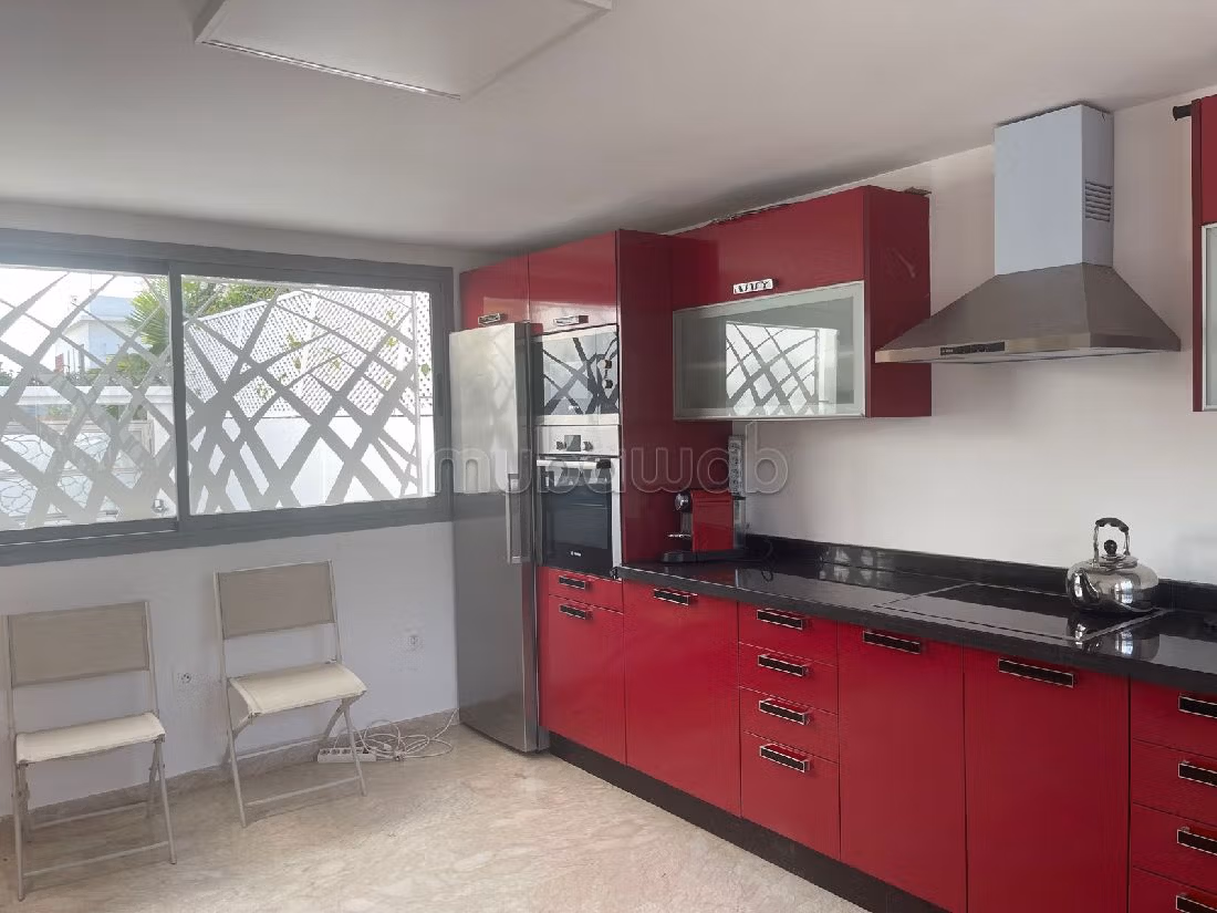 Villa's en luxe woningen te koop. 7 Ruimtes. Volledig gemeubileerd