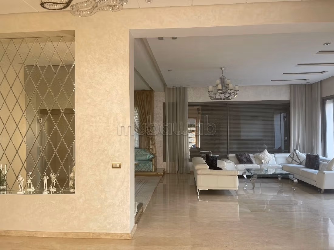Villa's en luxe woningen te koop. 7 Ruimtes. Volledig gemeubileerd