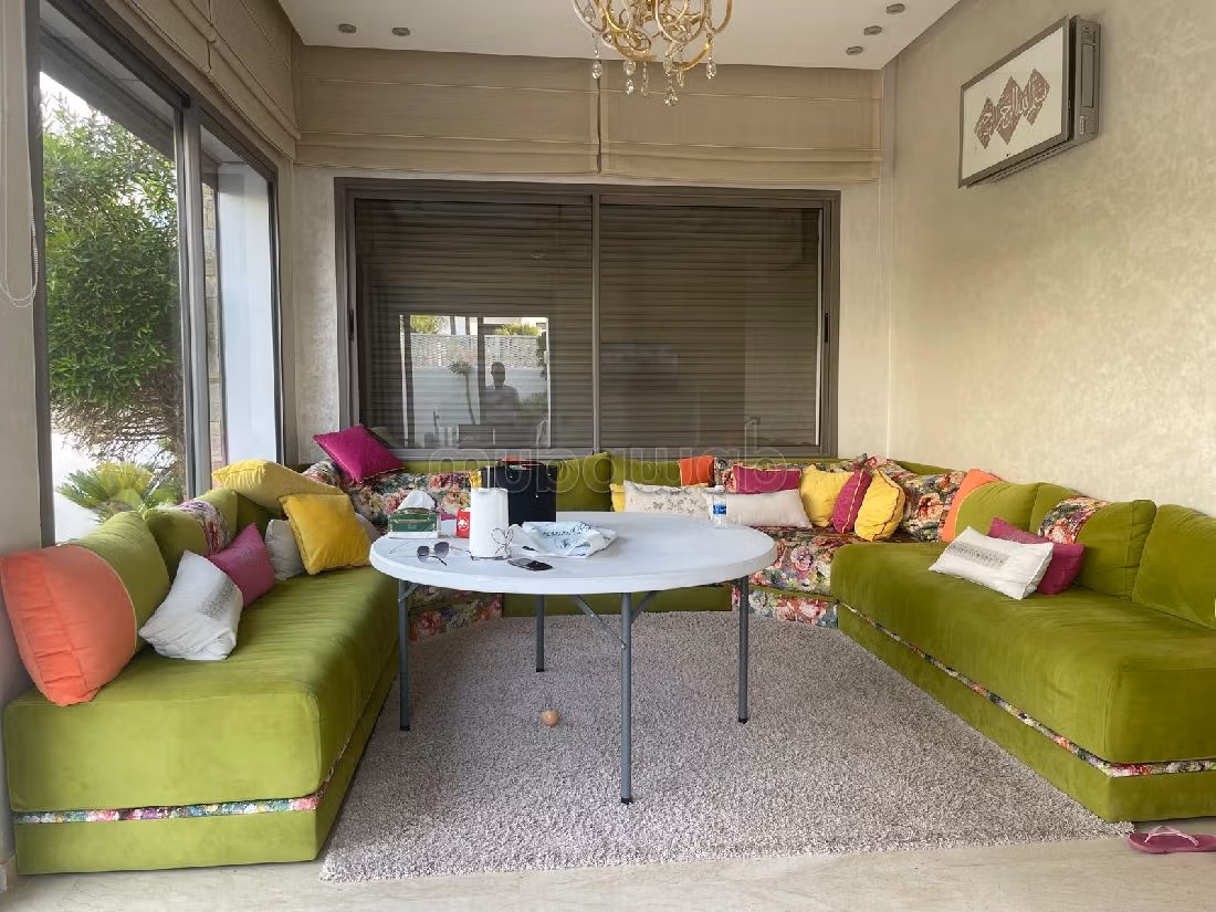 Villa's en luxe woningen te koop. 7 Ruimtes. Volledig gemeubileerd