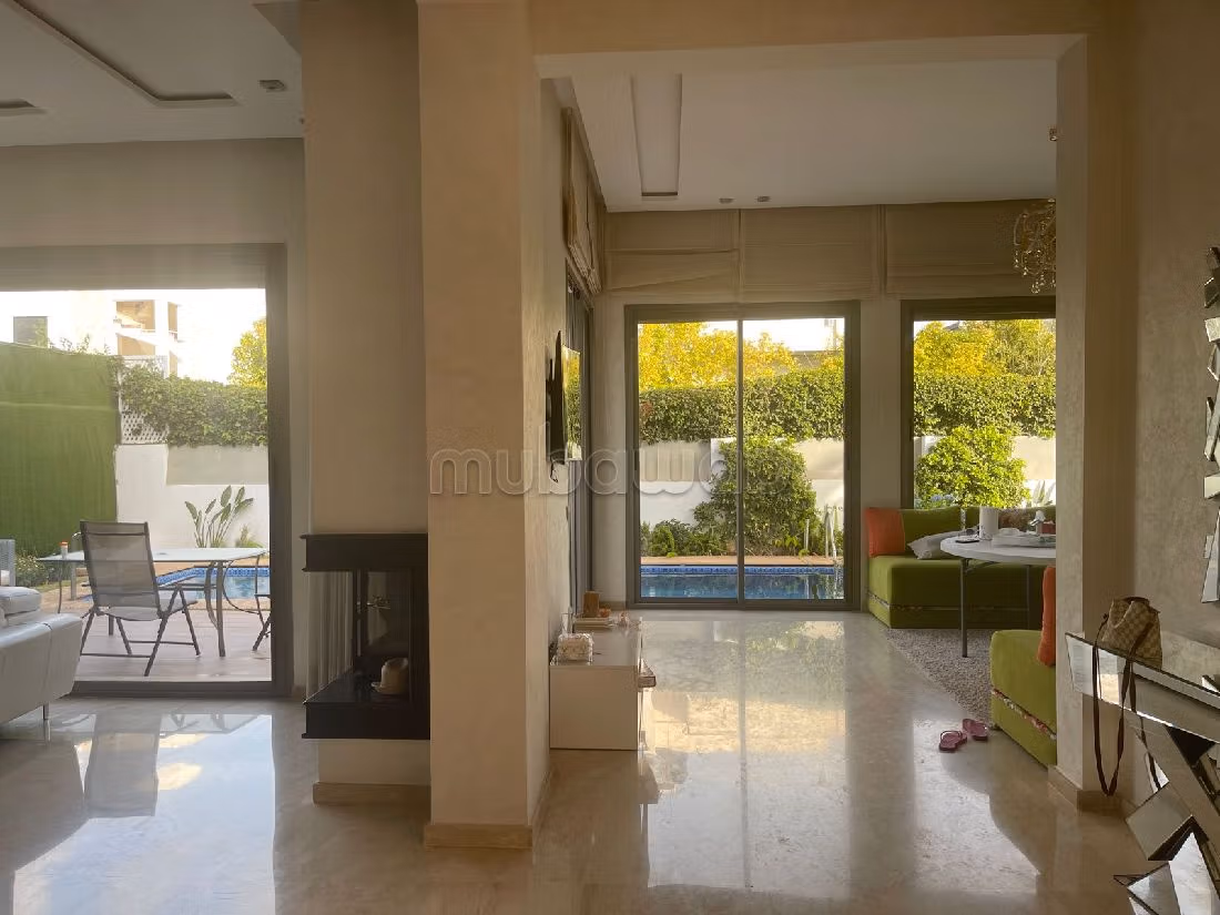 Villa's en luxe woningen te koop. 7 Ruimtes. Volledig gemeubileerd