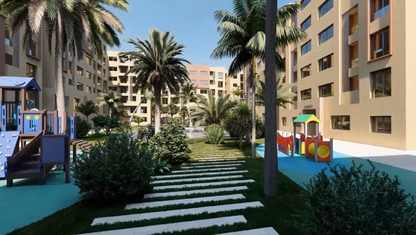 شقة جميلة للبيع بكليز. المساحة 77 م². شرفة جميلة وحديقة.