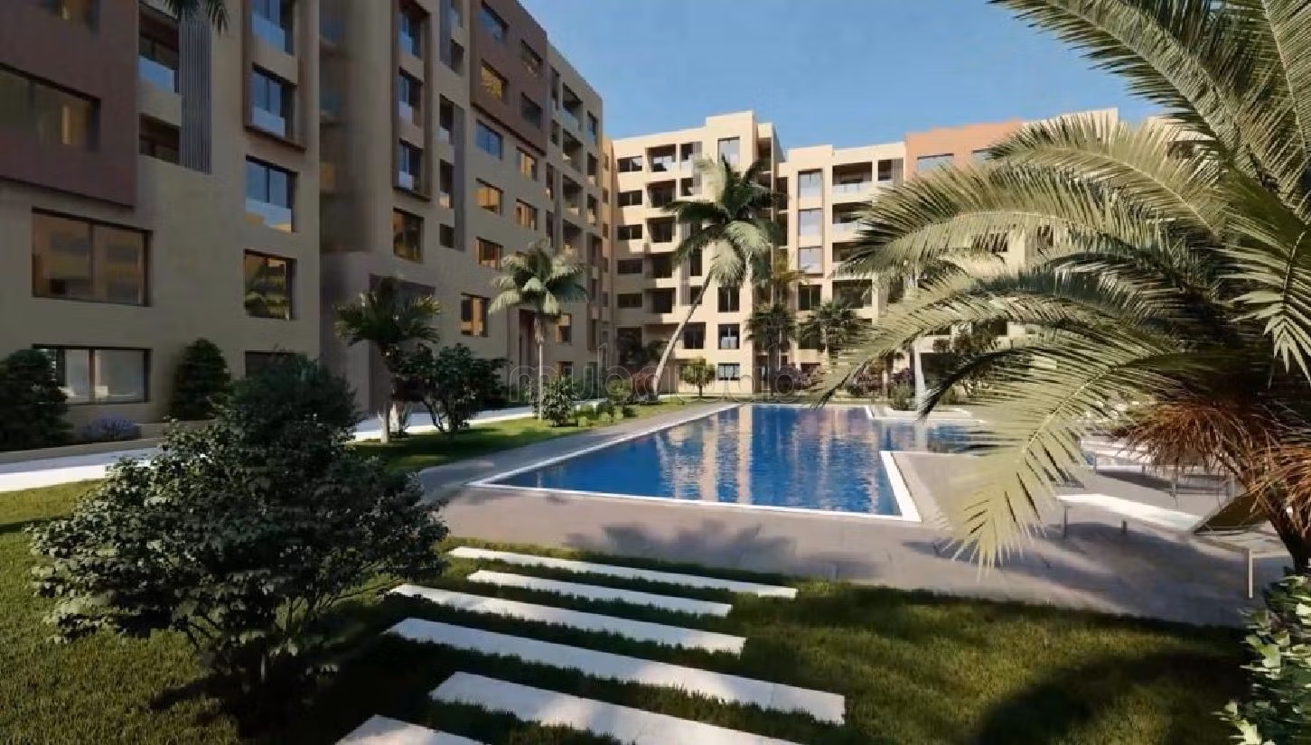 شقة جميلة للبيع بكليز. المساحة 77 م². شرفة جميلة وحديقة.