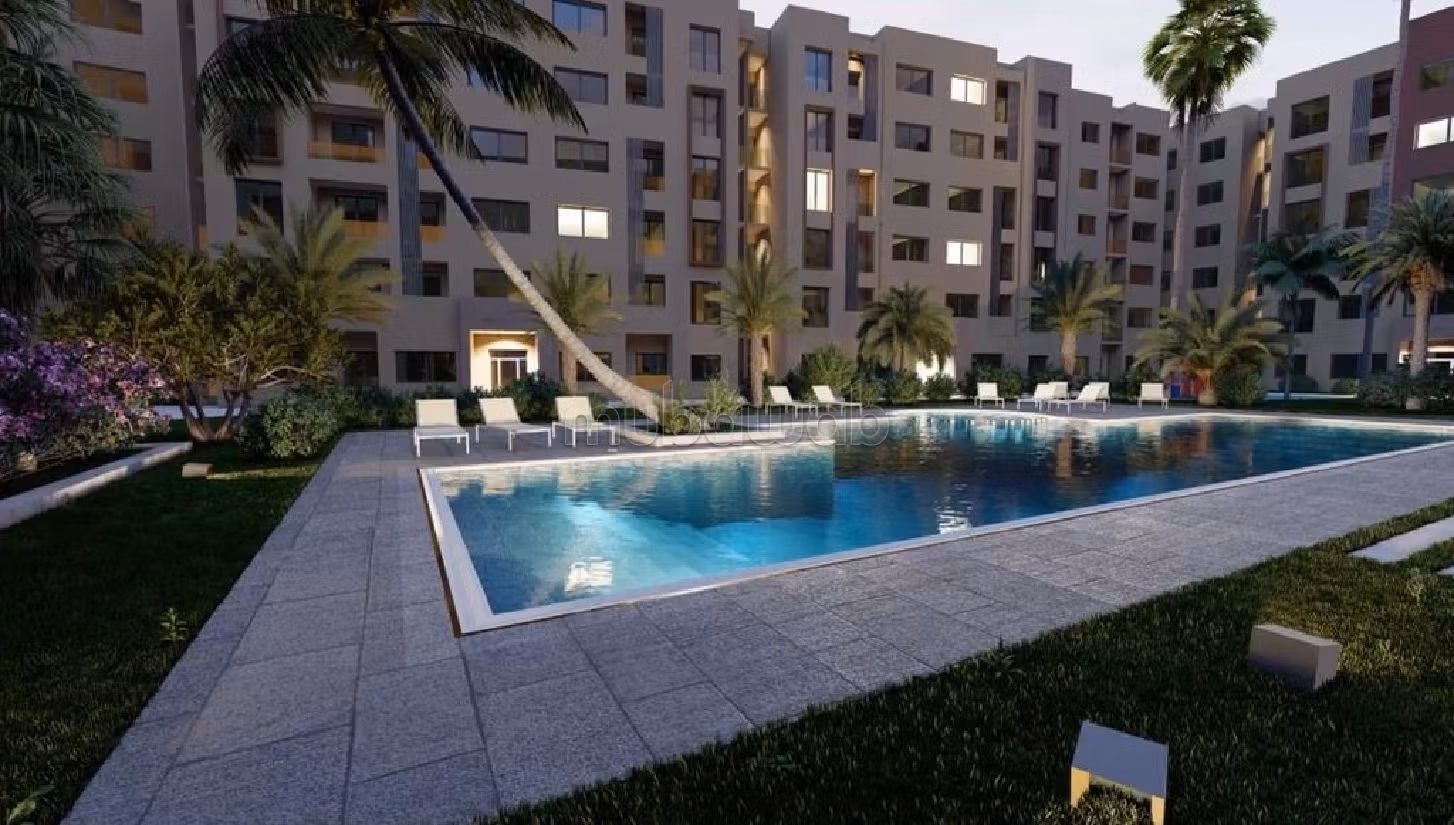 شقة جميلة للبيع بكليز. المساحة 77 م². شرفة جميلة وحديقة.