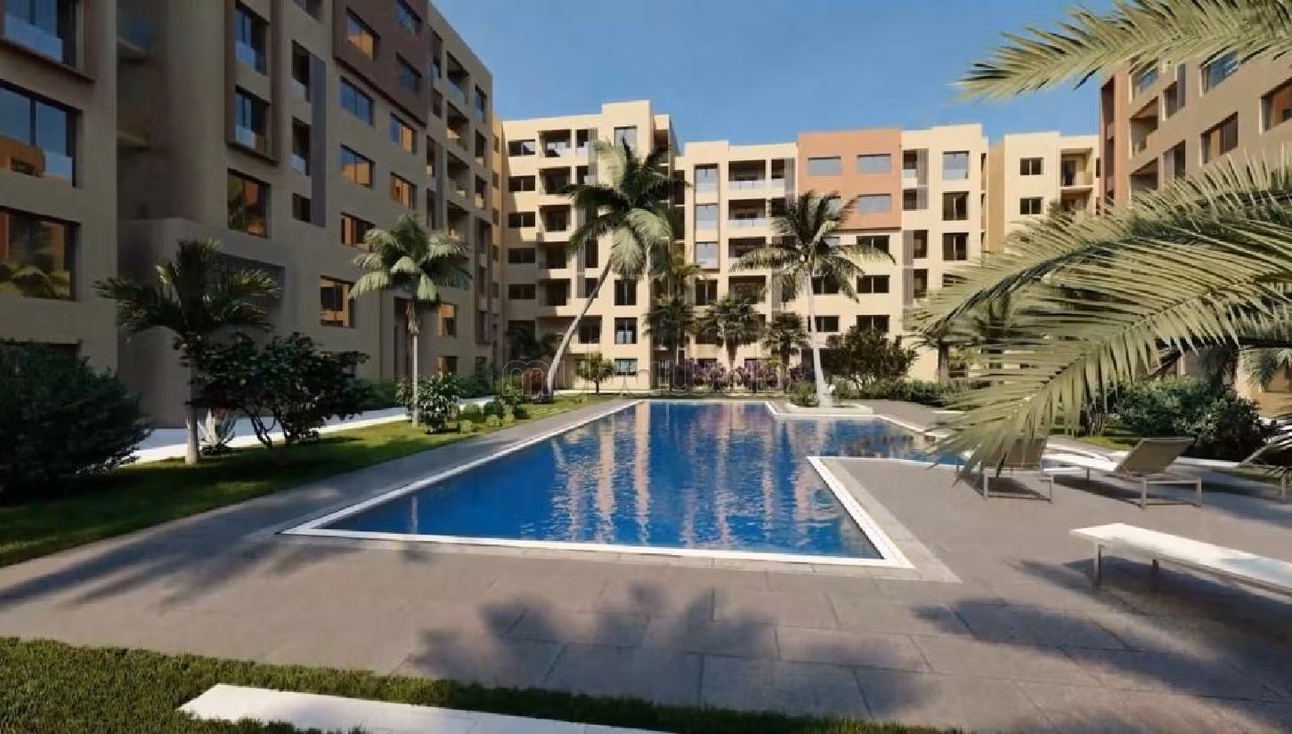 شقة جميلة للبيع بكليز. المساحة 77 م². شرفة جميلة وحديقة.