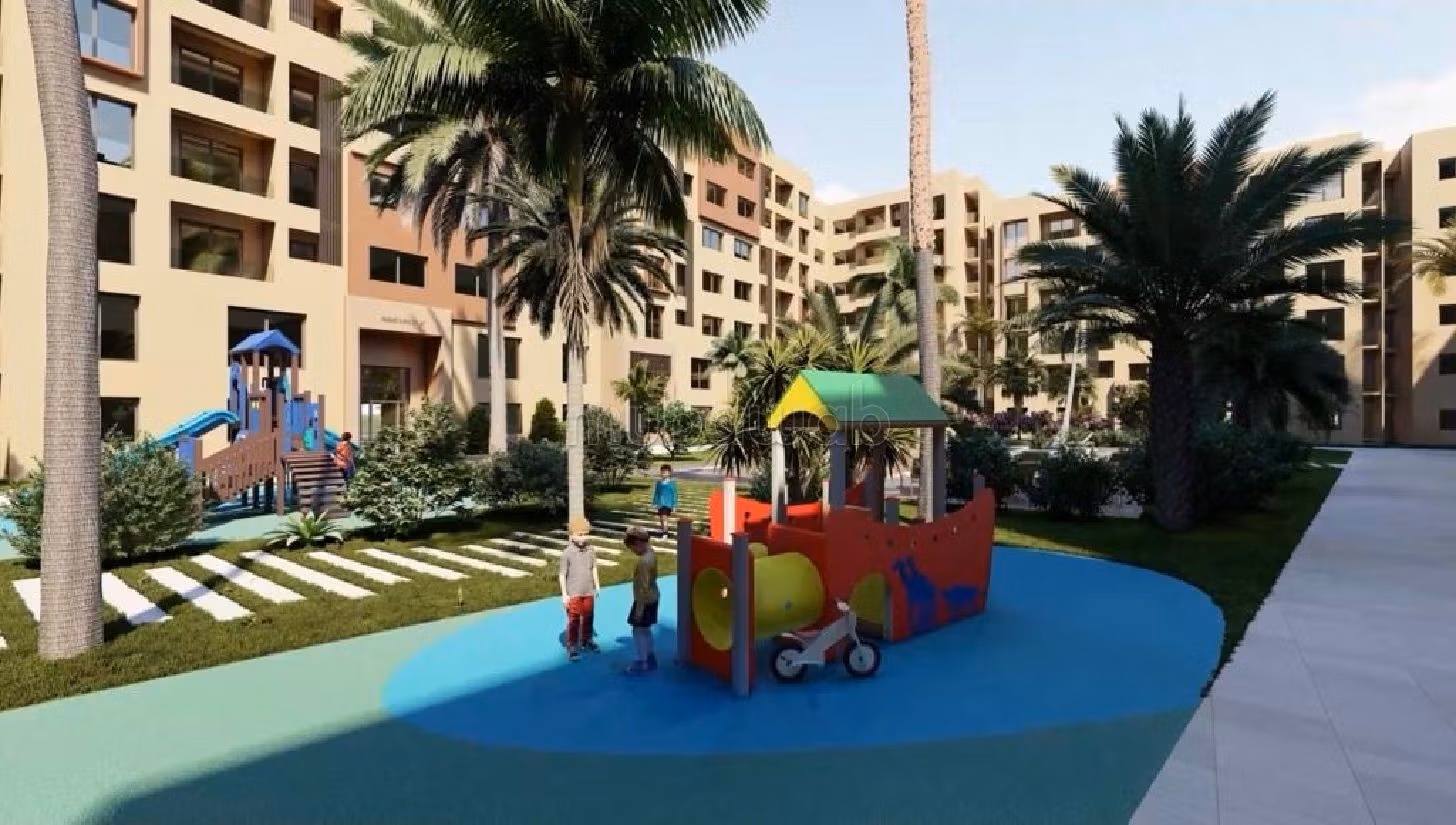 شقة جميلة للبيع بكليز. المساحة 77 م². شرفة جميلة وحديقة.