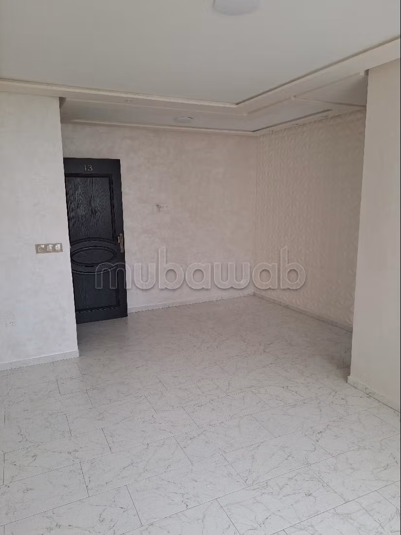 Appartementen kopen in Ain Diab Extension. 3 Ruimtes. Traditionele, Marokkaanse woonkamer en satellietschotel. 